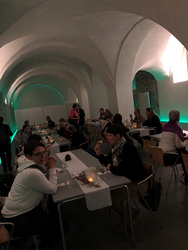 gaeste-beim-essen.jpg